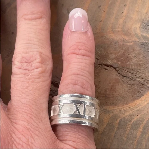 Tiffany & Co. 💯 % Auth 925 Silver Atlas Roman Numeral Wide Ring w/Pouch✨EUC✨ - Picture 10 of 10
